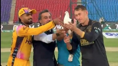 Pakistan sends peace message after US-Iran ceasefire, releases dove before PSL clash