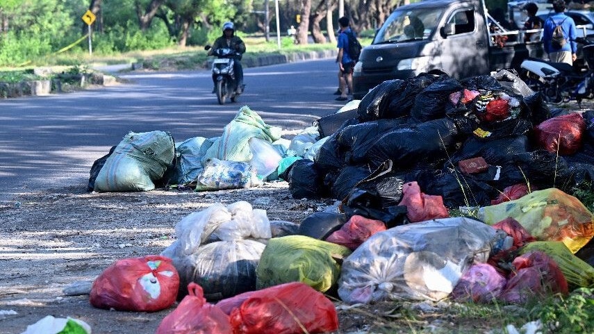 Bali streets piled with trash after island's largest landfill declared off-limits