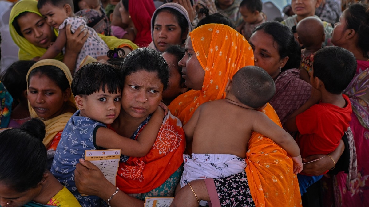 Mothers with their children wait in a queue to receive measles vaccinations in Dhaka amid a rising outbreak in Bangladesh that has claimed the lives of over 250 people, mostly children. (Image: AP/Mahmud Hossain Opu) Bangladesh sees record measles deaths