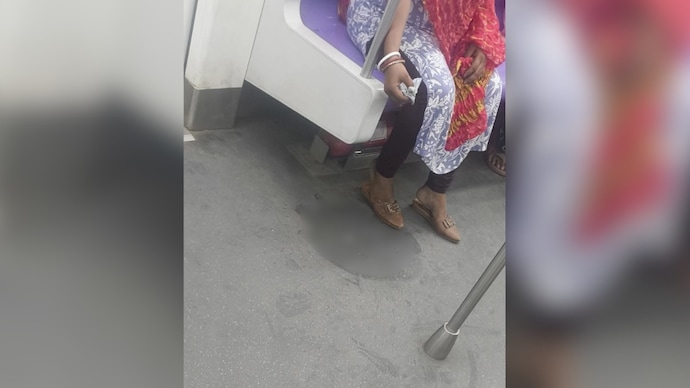 Bengaluru man shares post on mother cleaning son’s vomit in Kolkata Metro coach (Photo: Pawan Patankar/LinkedIn) Bengaluru man shares post on mother cleaning son’s vomit in Kolkata Metro coach