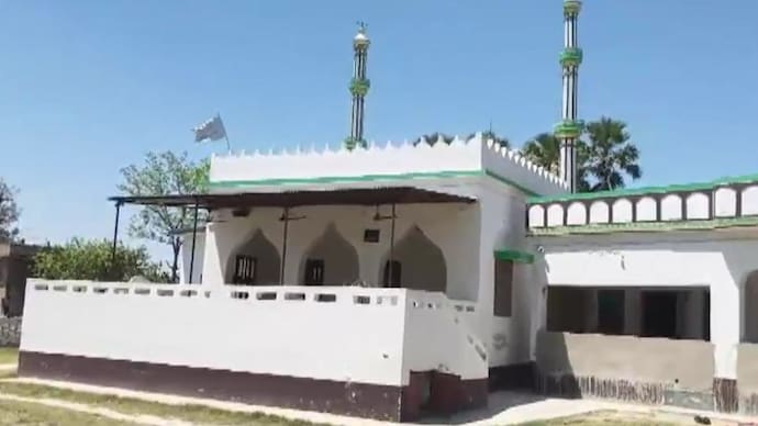 In a major operation in Bihar’s Motihari district, police conducted a raid at a madrasa and recovered a pistol, live cartridges, and several important documents from the premises