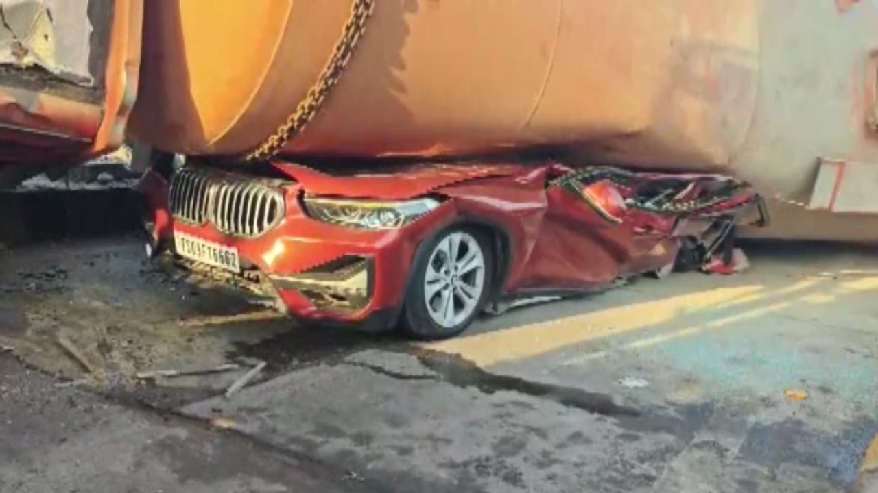 Andhra lawyer killed after tanker overturns, pancakes his BMW