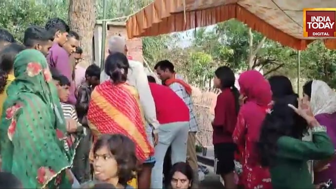 Wedding preparations at Rachna’s home turned into mourning after her tragic death in the accident. Bride killed in tragic road accident on wedding day in Deoria