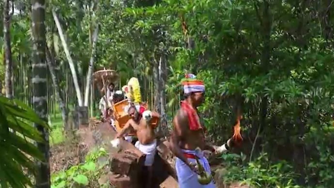 Eight people were injured after a bridge collapsed during a religious procession near Moodbidri in Karnataka.
