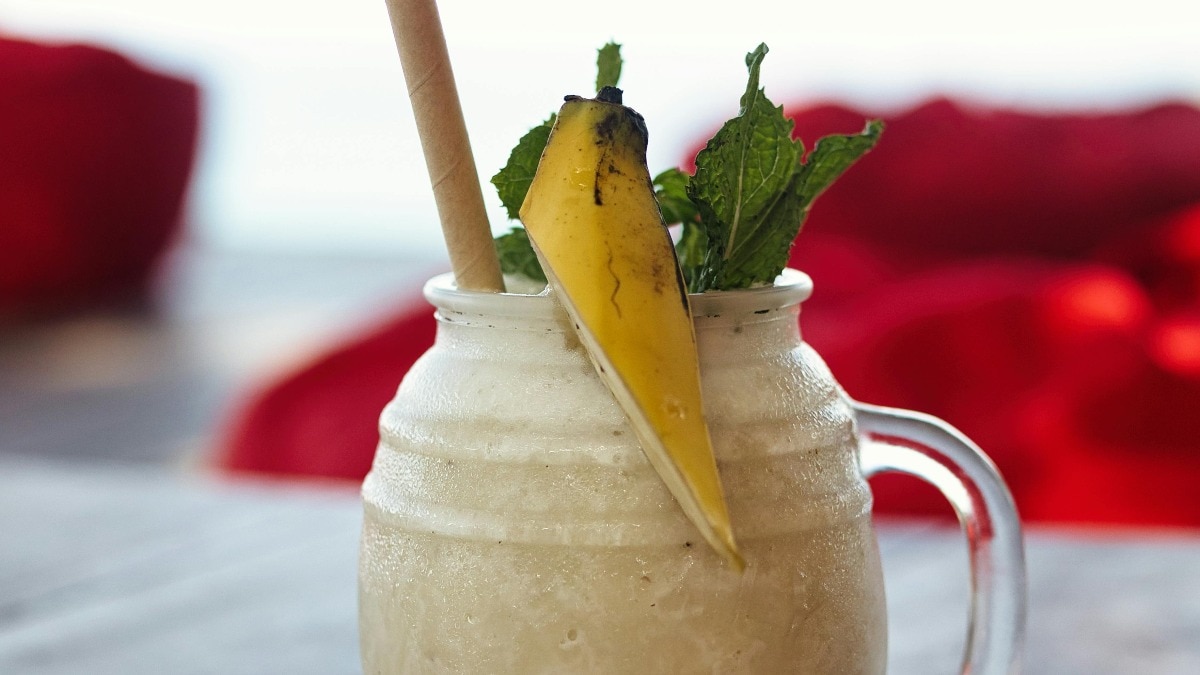 Quick banana smoothie to beat the summer heat
