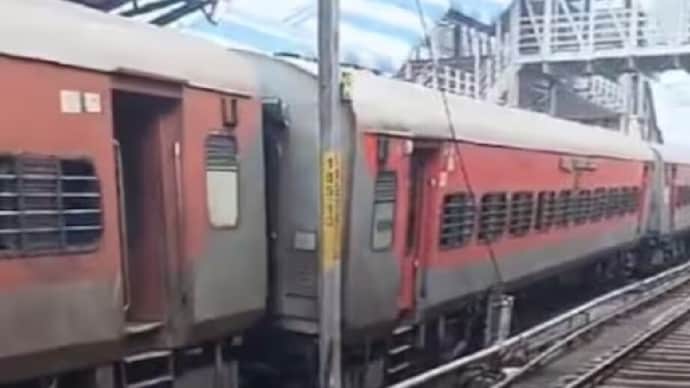 Smoke suddenly rose from the S5 coach and flames were quickly visible. (File Photo: ITG) Smoke suddenly rose from the S5 coach and flames were quickly visible.(File Photo: ITG)