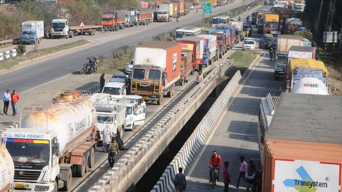 The Supreme Court had observed that commercial and heavy vehicles are not required to enter Delhi -- except those carrying essential goods and services -- should use peripheral expressways outside the city. (Photo: PTI/File)
