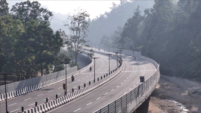 Delhi Dehradun Expressway is expected to cut travel time to 2 to 2.5 hours, with a reported route via Akshardham and proposed toll charges still awaiting final notification. (Photo- ITG) Delhi Dehradun Expressway (Photo- ITG)