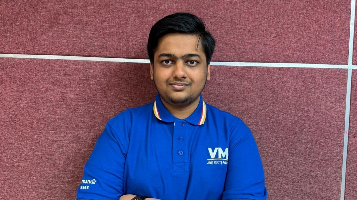 Delhi's Aditya Gupta bags AIR 1 in JEE Main, credits 12-hour study plan, aims IIT Delhi