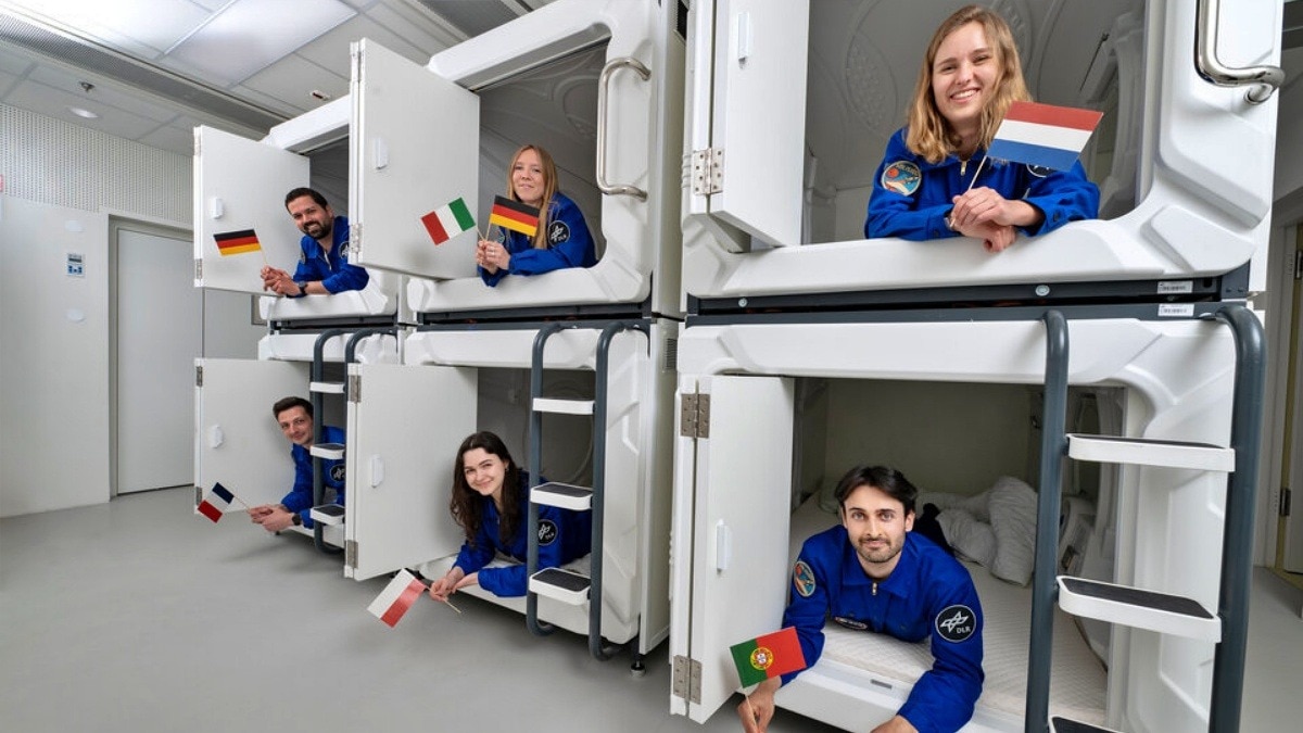 Six volunteers locked in 100-day isolation to prepare humans for deep space