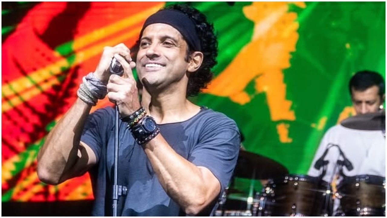 Farhan Akhtar honored Asha Bhosle