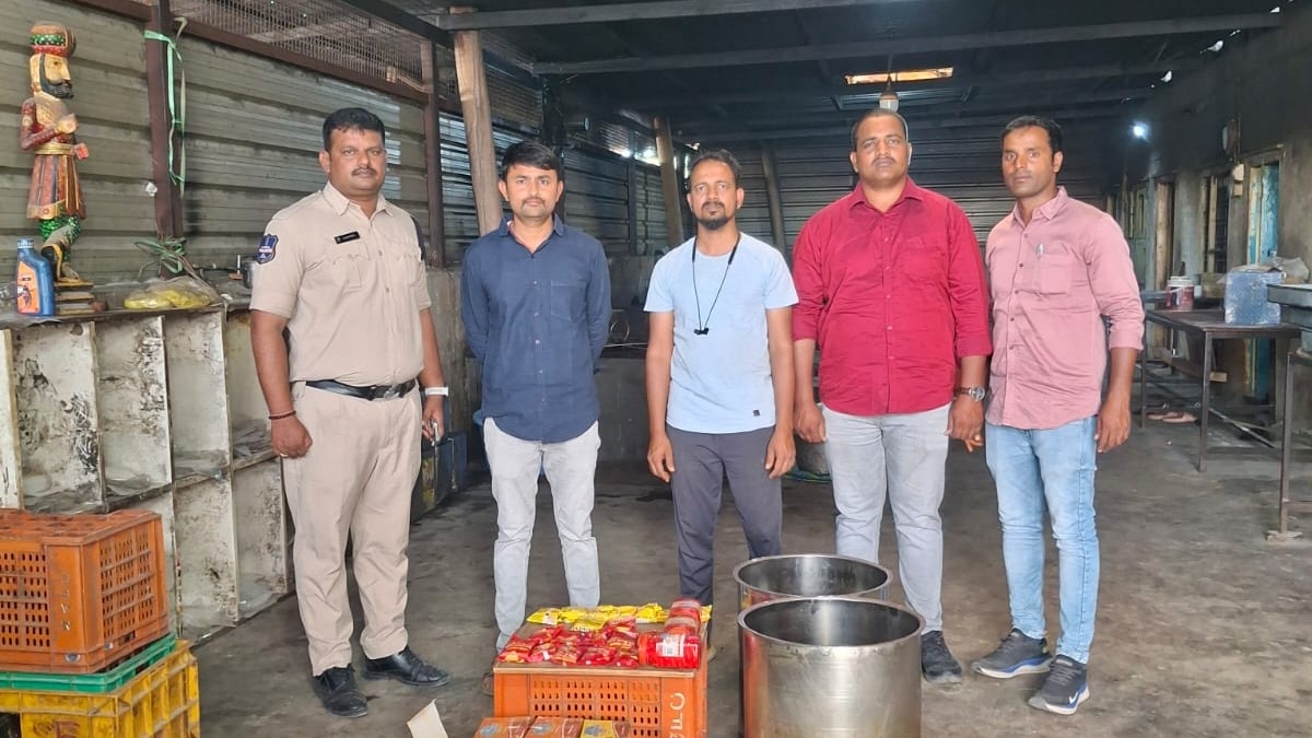 Food adulteration racket busted in Hyderabad; oil, namkeen worth lakhs seized