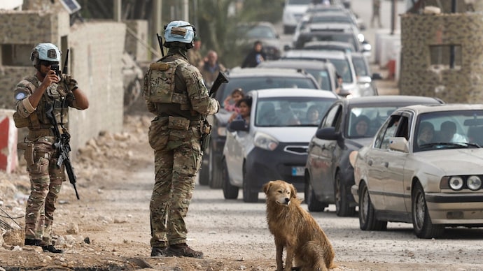 French UN peacekeepers stand near the bridge linking southern Lebanon to the rest of the country. (Reuters photo) French UN peacekeepers stand near the bridge linking southern Lebanon to the rest of the country. (Reuters photo)