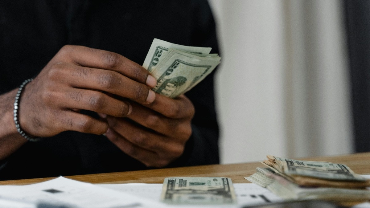 Only 40% freshers cross Rs 5 lakh salary, 90% ready to settle for lower pay