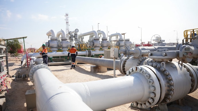 A pipeline network running from Iraq to Oman via the Gulf states to bypass the Straits of Homuz and Bab el Mandeb is estimated to cost up to $55 million. (Image for Representation: Reuters) Gulf oil giants planning new pipelines to bypass Hormuz.