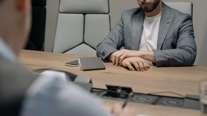 Gurugram founder questions Gen Z employee over 7pm log-off, his reply hits hard (Representational Image from Pexels) Gurugram founder questions Gen Z employee over 7pm log-off, his reply hits hard