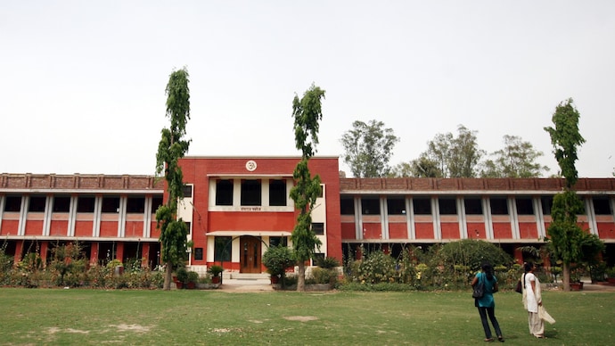 Hansraj College suspends 30 students, including 4 union office-bearers, over annual fest misconduct Hansraj College suspends 4 union leaders, 30 students over fest chaos