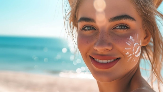 ermatologist is warning that India’s extreme heat can damage the skin barrier. (Photo- Adobe Stock) गर्मियों में इन खास तरीकों से रखें स्किन का ख्याल, चेहरे पर आएगा गजब का निखार (Photo- Adobe Stock)