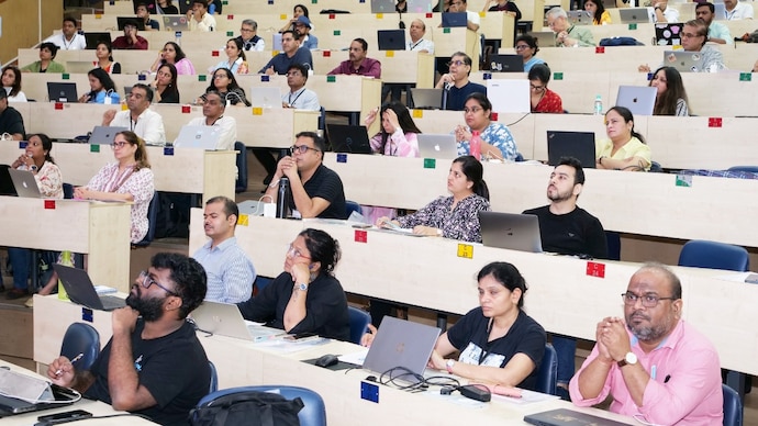 According to IIT Bombay’s official data, students from the General, EWS, and OBC-NCL categories pay around 1,22,650 per semester.