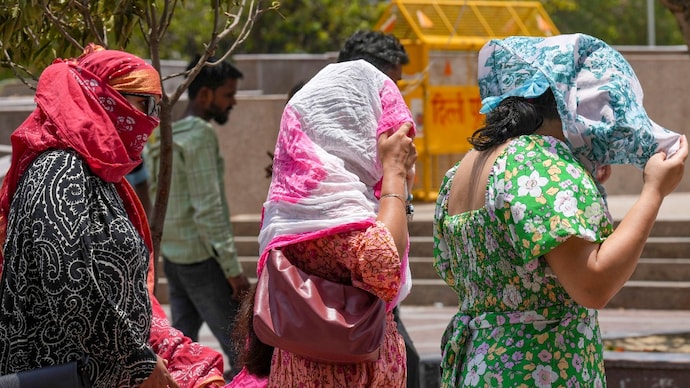 Women shield themselves on a hot day in Delhi. ( Representational Photo: PTI) India is baking. Temperatures are hitting 45 degrees Celsius in some states, extreme heat alerts across central and eastern India, and no real relief until at least April 22. (Photo: PTI)