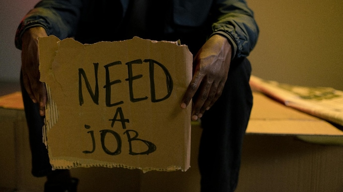 Is AI killing fresher jobs? LinkedIn entry level hiring data explained