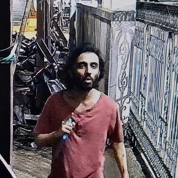 Someone save me: Video shows Mumbai man's relentless knife attack on guards