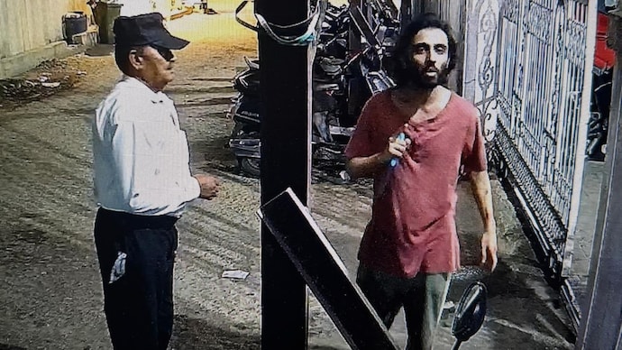 Jaib Ansari was arrested for stabbing two security guards in Mira Road near Mumbai. Jaib Ansari was arrested for stabbing two security guards in Mira Road near Mumbai.