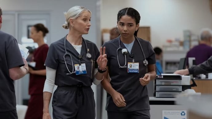 Katherine LaNasa (L) and Laetitia Hollard (R) in a still from the Pitt. (Photo: HBOMax) Katherine LaNasa, Laetitia Hollard