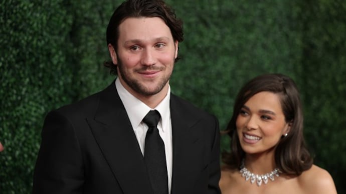 Josh Allen and Hailee Steinfeld in the frame. (Photo: Reuters)