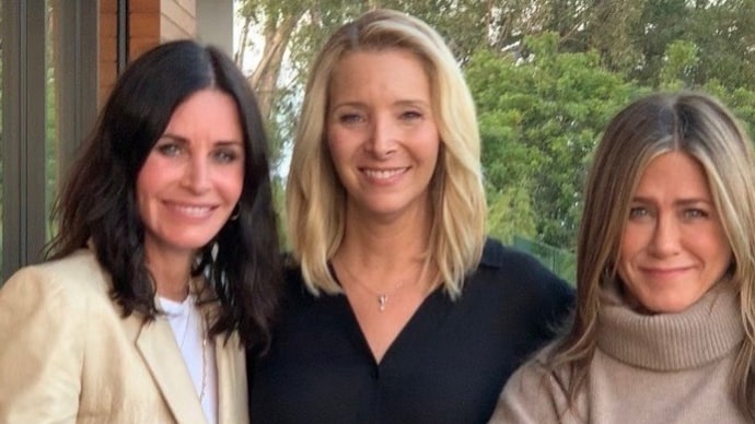Lisa Kudrow revealed that the cast of Friends was reprimanded when lines were missed before live audiences. (Credit: Instagram/lisakudrow) Lisa Kudrow says Friends male writers discussed sexual fantasies about female cast
