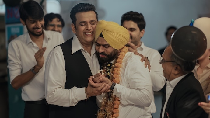 Maamla Legal Hai S2. (L to R) Vikram Pratap as Order, Ravi Kishan as Visheshwar D. Tyagi, Anjum Batra as Lakhmir Mintu in Maamla Legal Hai S2. Photo: Netflix Maamla Legal Hai