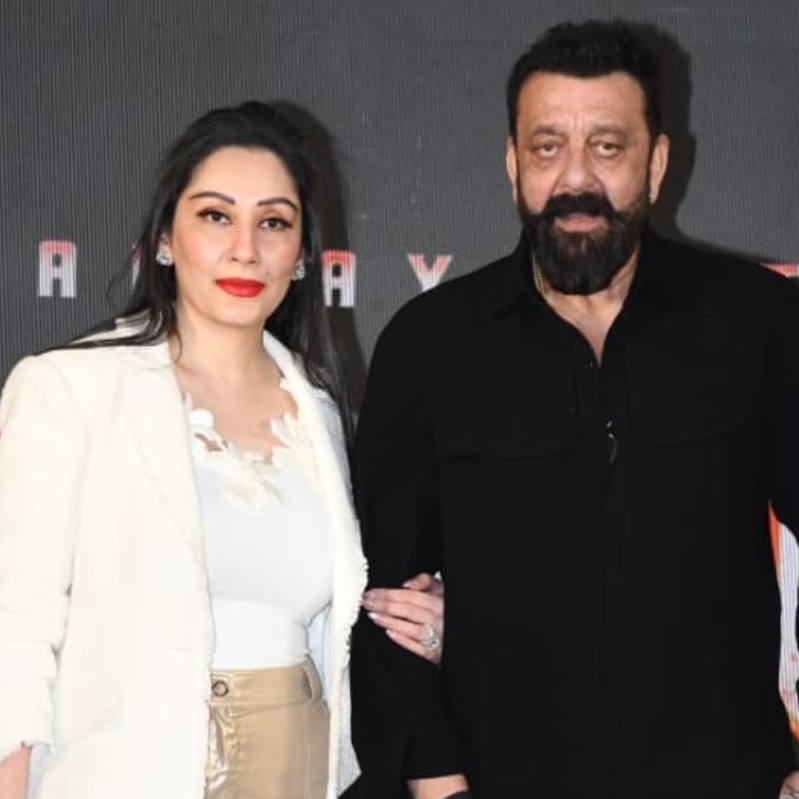 Sanjay Dutt announces Khalnayak Returns, Maanyata can't control her tears