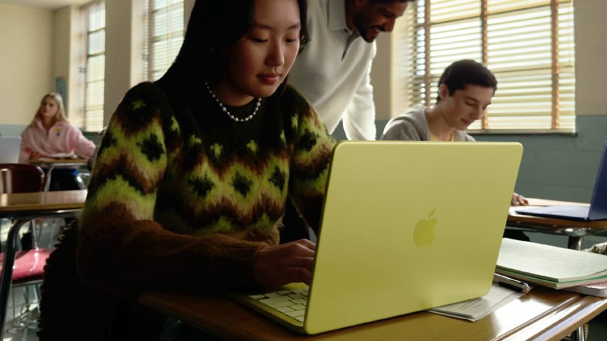 Croma offers bring the effective price of MacBook Neo down to Rs 39,410. (Photo: Apple)