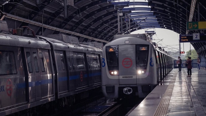 Delhi Metro will begin services as early as 3 AM on April 5 to facilitate participants Man compares Delhi and Bengaluru metro