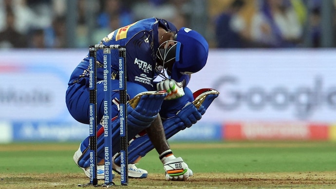 Mumbai Indians suffered their third straight defeat at Wankhede. (Image: Reuters) Mumbai Indians
