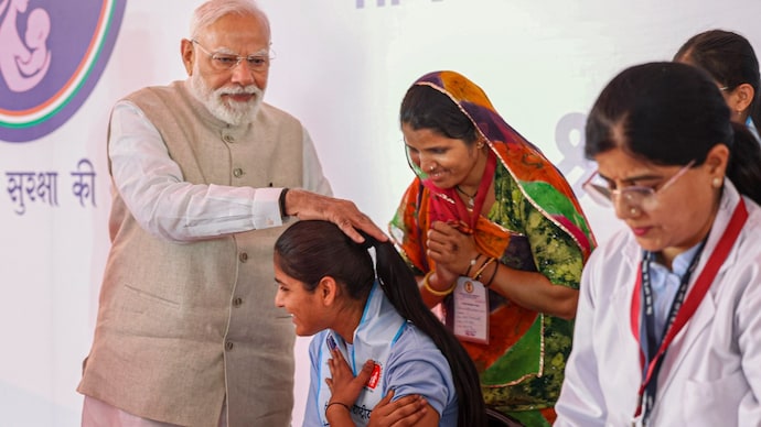 Prime Minister Narendra Modi said the pain of the behaviour of Congress and all its allies will always remain in the heart of every woman. (Image: PTI) narendra modi prime minister address to nation nari shakti vandan act women reservation bill india parliament delimitation sp dmk congress female foeticide reference bhruna hatya