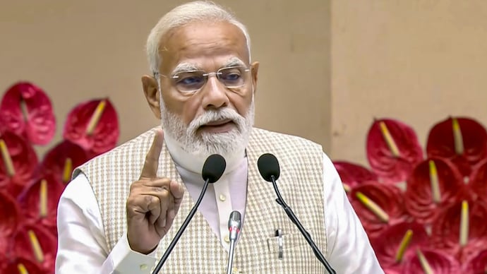 File) narendra modi prime minister address to nation nari shakti vandan act women reservation bill india parliament delimitation sp dmk congress female foeticide reference bhruna hatya