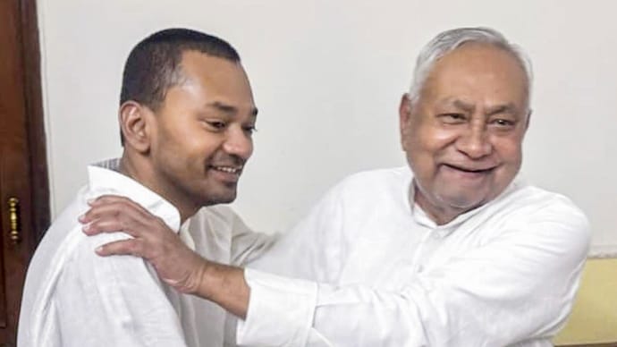 Nitish Kumar with his son Nishant. (PTI)