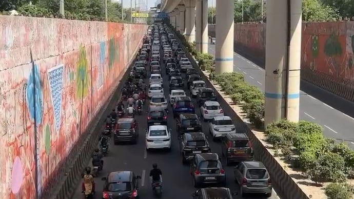 Traffic restrictions will be in place near Rajghat on April 16 due to a VVIP visit, coinciding with Kirori Mal Noida protest