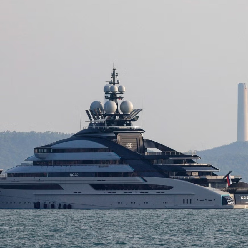 $500 million superyacht linked to Putin aide sails through Hormuz amid blockade