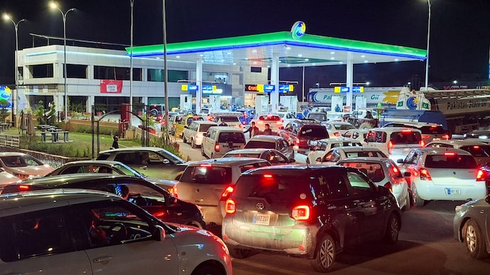 Vehicles wait for their turn to get fuel at a petrol station, as Pakistan raises fuel prices amid the US-Israeli conflict with Iran, in Islamabad. (Photo: Reuters) pakistan fuel price hike free public transport