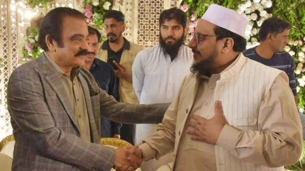 Pak political-terror nexus exposed: Sharif's aide seen with Hafiz Saeed's son