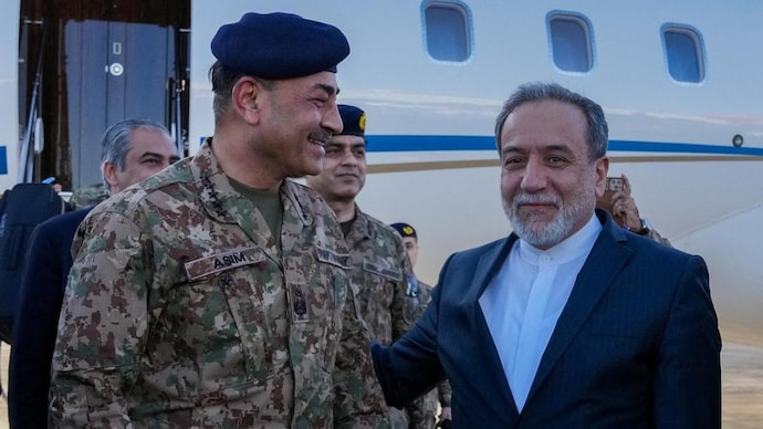 Iranian Foreign Minister Abbas Araghchi welcomes Pakistan army chief Asim Munir at an airport in Tehran Pakistan US Iran war