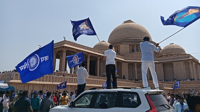 Sushim Mukul) Sushim Mukul)