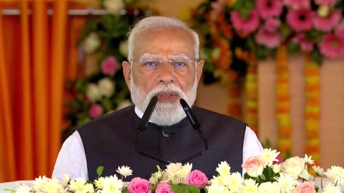 PM Modi addressing a gathering after inaugurating the Ganga Expressway in UP’s Hardoi. PM Modi addressing a gathering after inaugurating the Ganga Expressway in UP’s Hardoi.