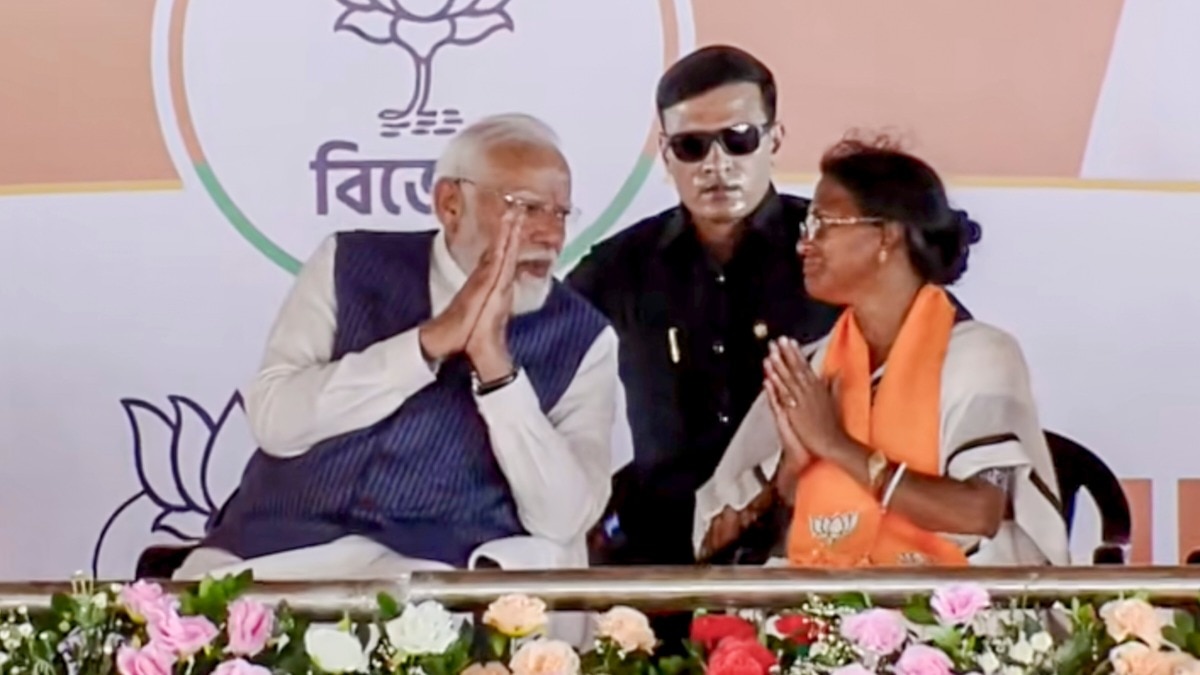 Daughter was taken away by TMC: PM at rally with RG Kar rape victim's mother