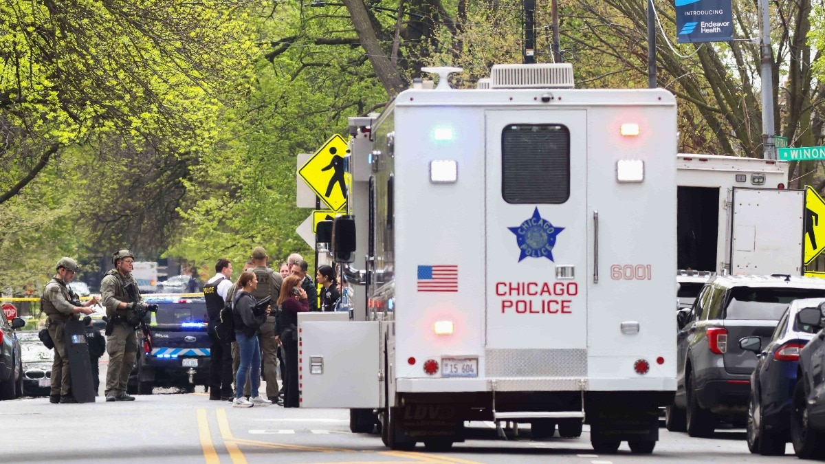 One police officer killed, another critical in Chicago hospital shooting