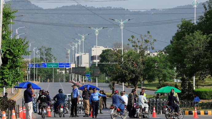 Police divert traffic on the road leading to Serena Hotel, a possible venue for second US and Iran talks in Islamabad. (Photo: Reuters) Police divert traffic on the road leading to Serena Hotel, a possible venue for second US and Iran talks in Islamabad. (Photo: Reuters)