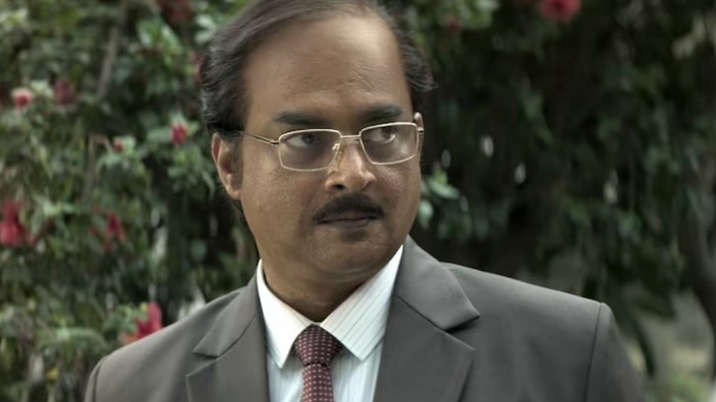 Viral Video: R Madhavan went secretly to watch Dhurandhar 2 in a packed cinema hall