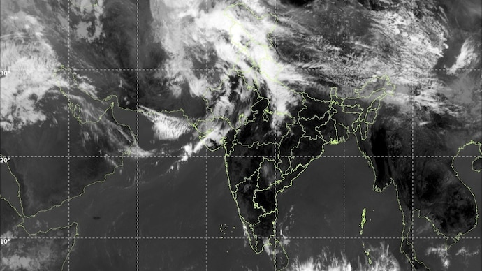 Expect rain: Satellite captures 1000-km-long cloud build-up over India, Pakistan - India Today